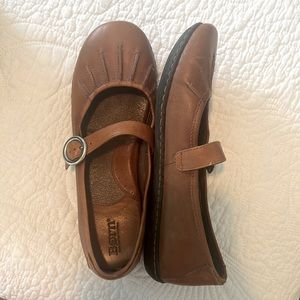 Born women’s size 9 brown leather Mary Jane style shoes